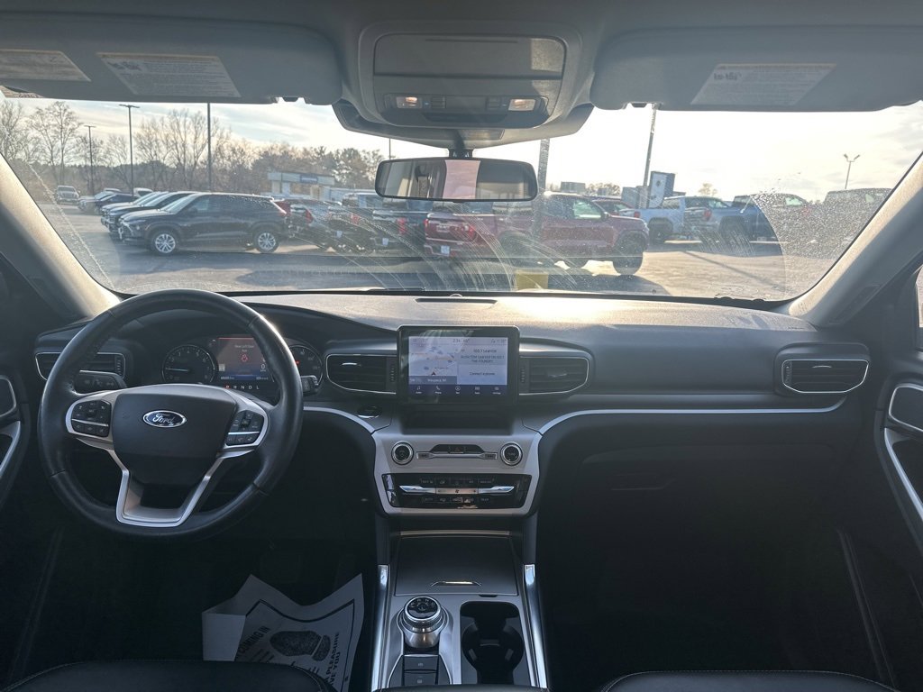 Used 2022 Ford Explorer XLT w/ Equipment Group 202A image 14