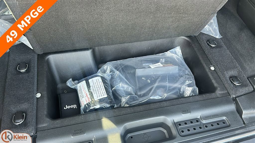 Used 2025 Jeep Wrangler Unlimited Sahara w/ Safety Group image 30