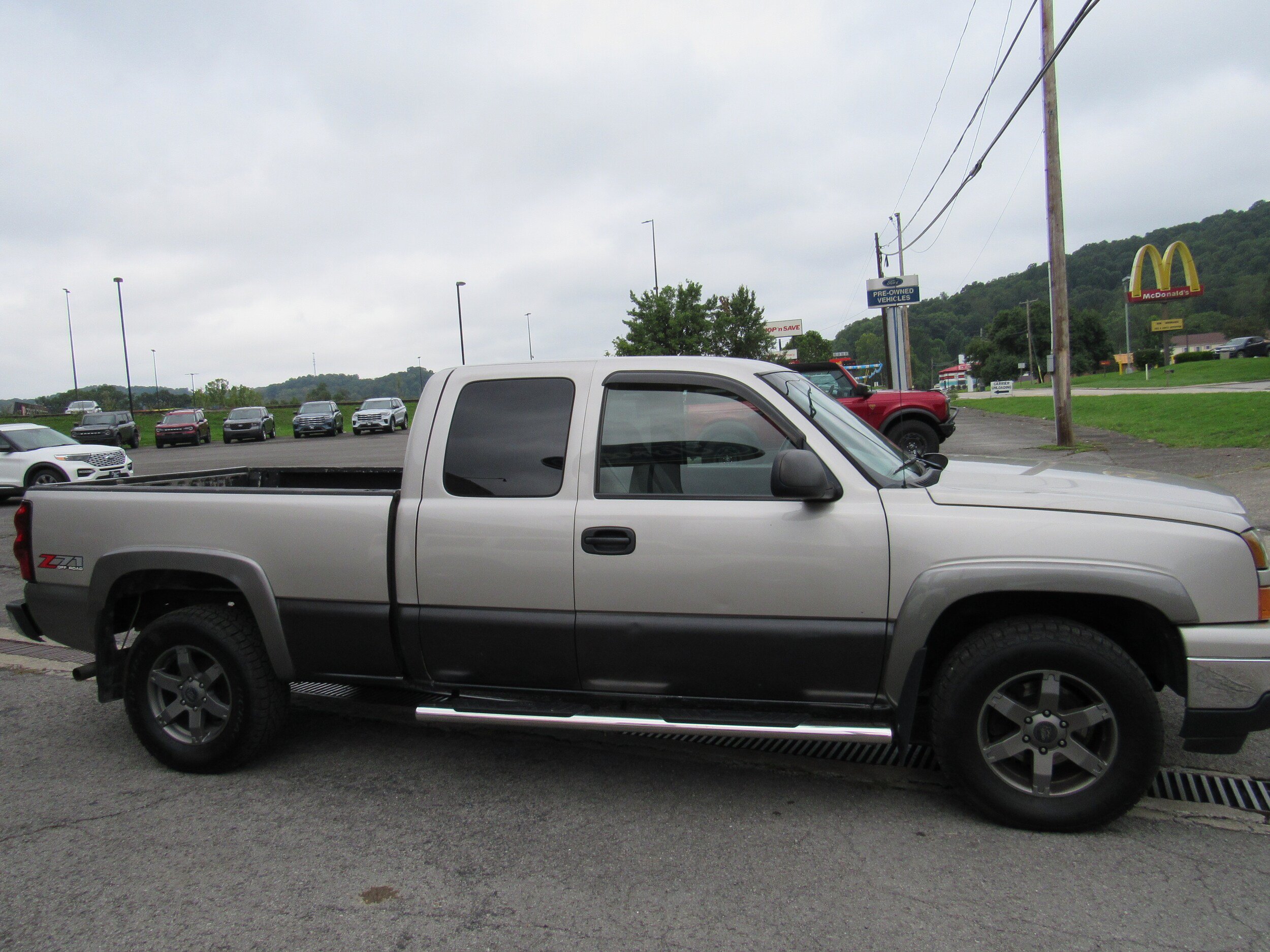 Used 2006 Chevrolet Silverado 1500 LT w/ Light Duty Power Package AWD/4WD image 5