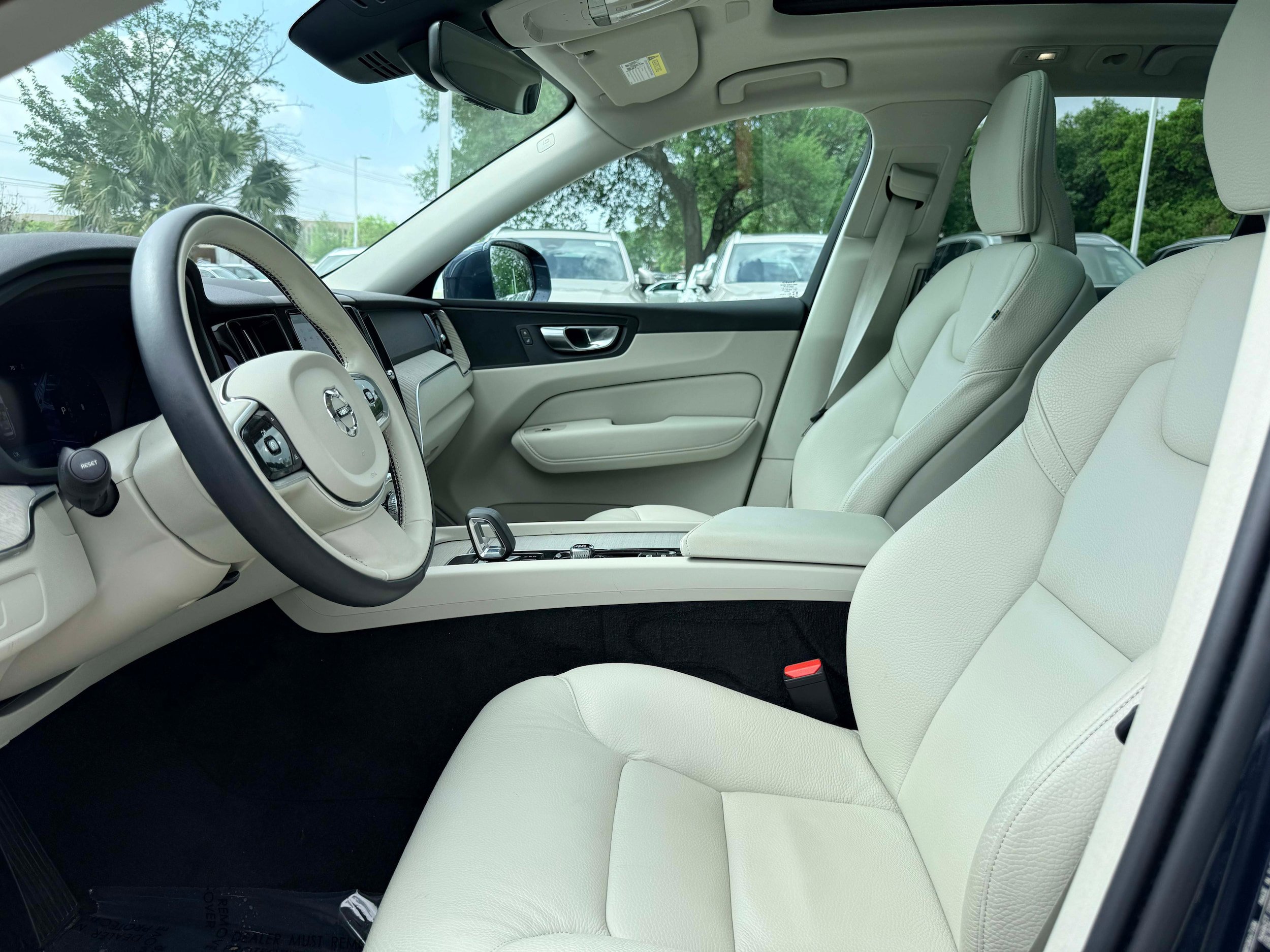 Certified 2023 Volvo XC60 B5 Plus w/ Climate Package AWD/4WD image 12