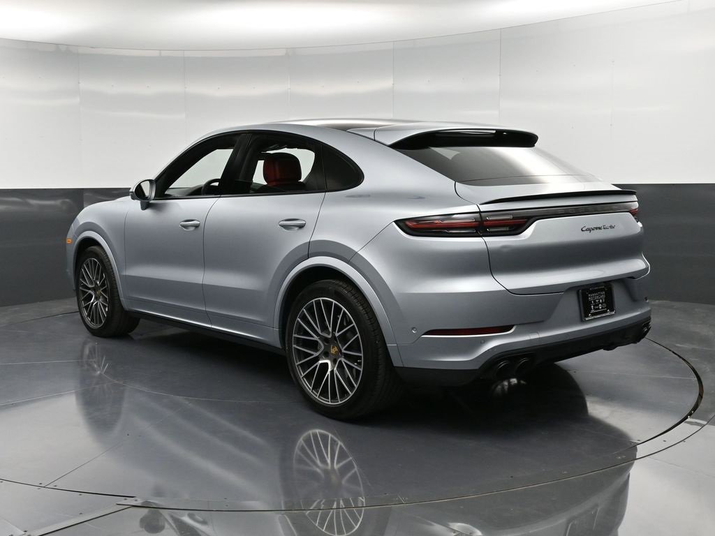 Certified 2022 Porsche Cayenne Turbo image 3