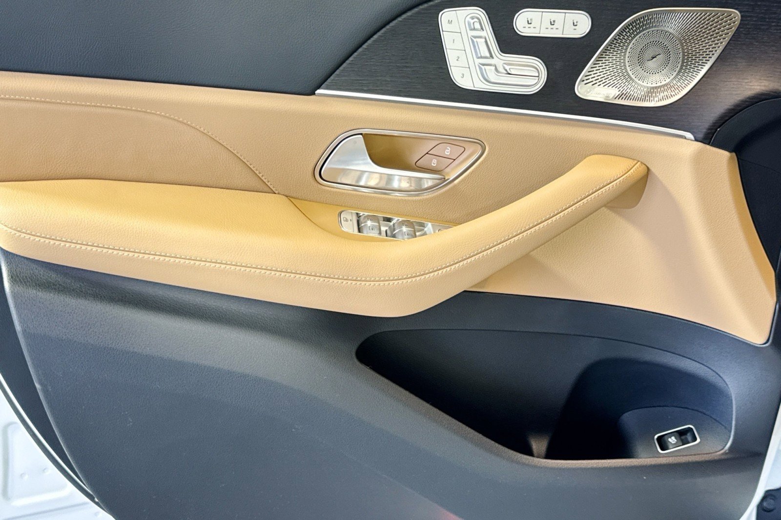 New 2026 Mercedes-Benz GLS 450 4MATIC image 16