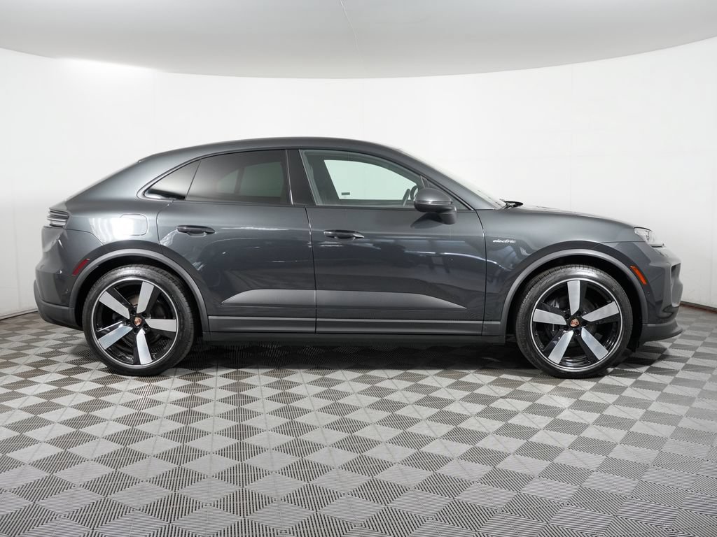 Certified 2025 Porsche Macan 4 Electric AWD/4WD image 8