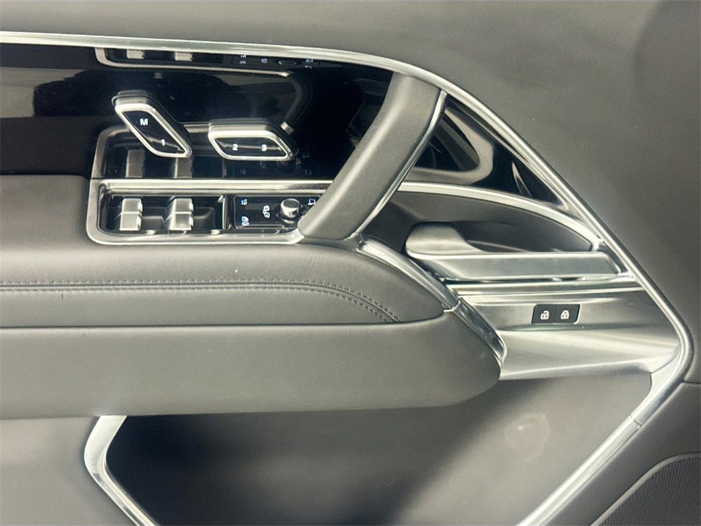 Certified 2023 Land Rover Range Rover SE image 17