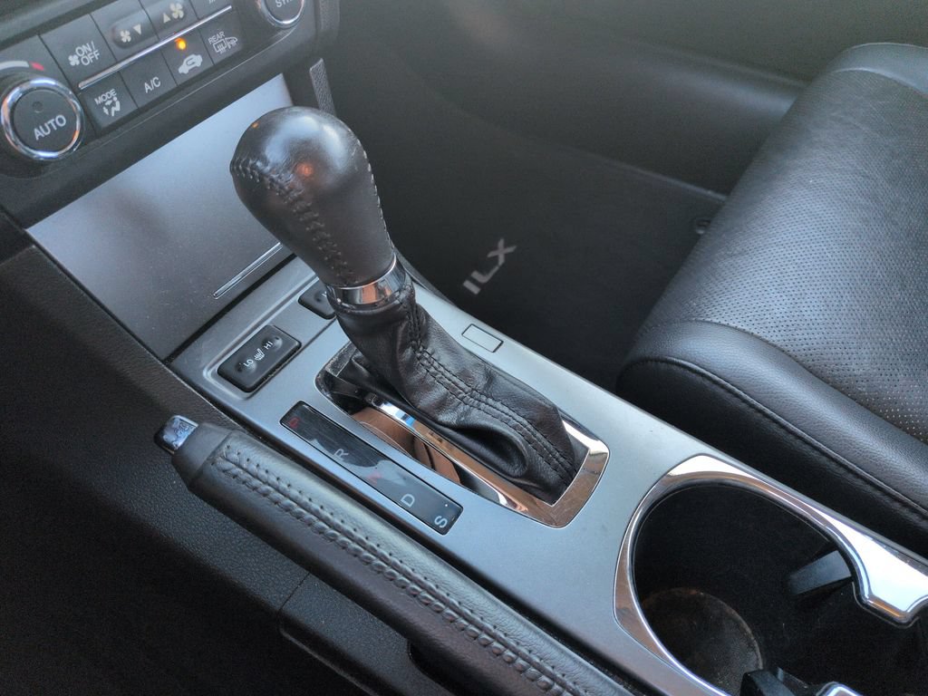 Used 2013 Acura ILX w/ Premium Package FWD image 25