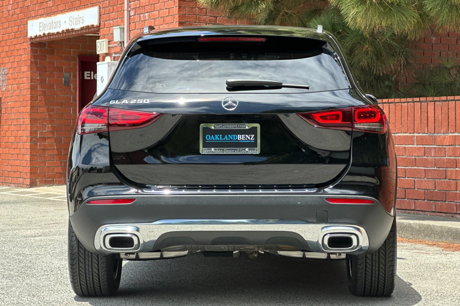 Certified 2023 Mercedes-Benz GLA 250 w/ Premium Package image 5