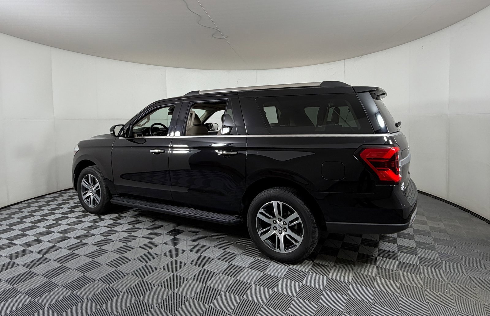 Used 2024 Ford Expedition Max Limited image 3