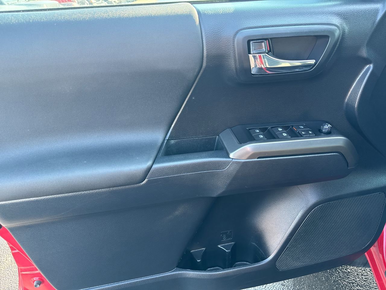 Used 2019 Toyota Tacoma TRD Sport image 15