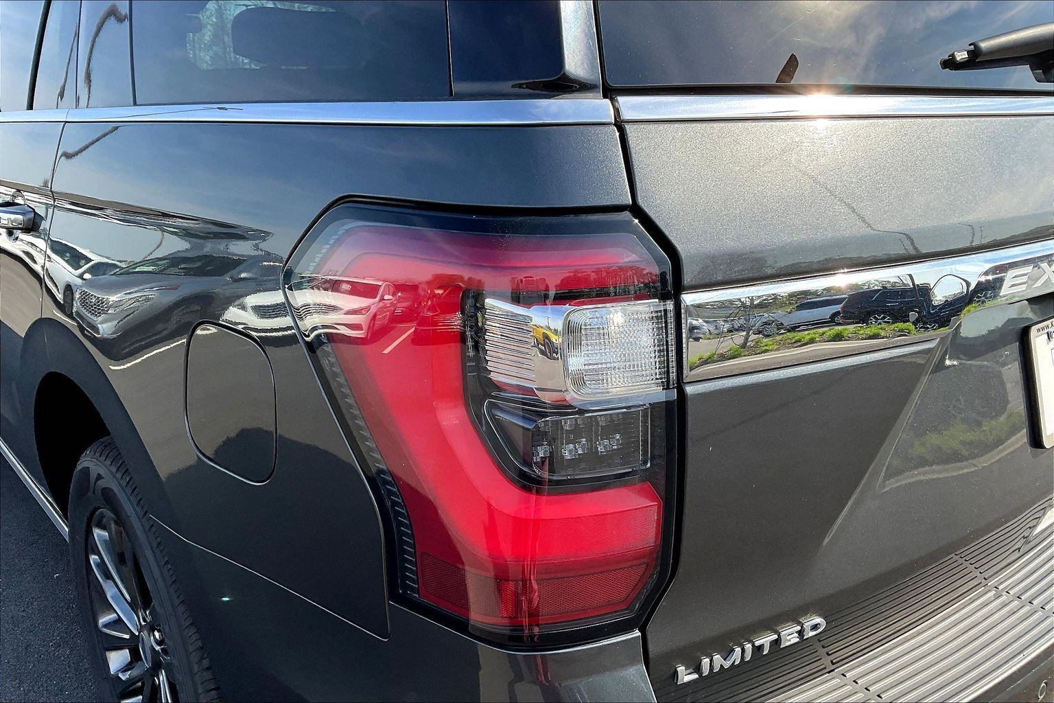 Used 2020 Ford Expedition Limited image 23