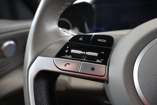 Used 2025 Hyundai Elantra SEL FWD image 16