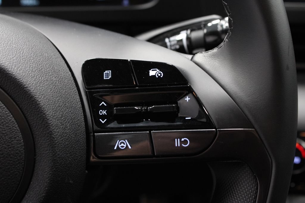 Used 2025 Hyundai Elantra Sport FWD image 28