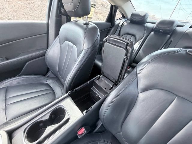 Used 2017 Chrysler 200 Limited Platinum w/ Comfort & Convenience Group FWD image 17