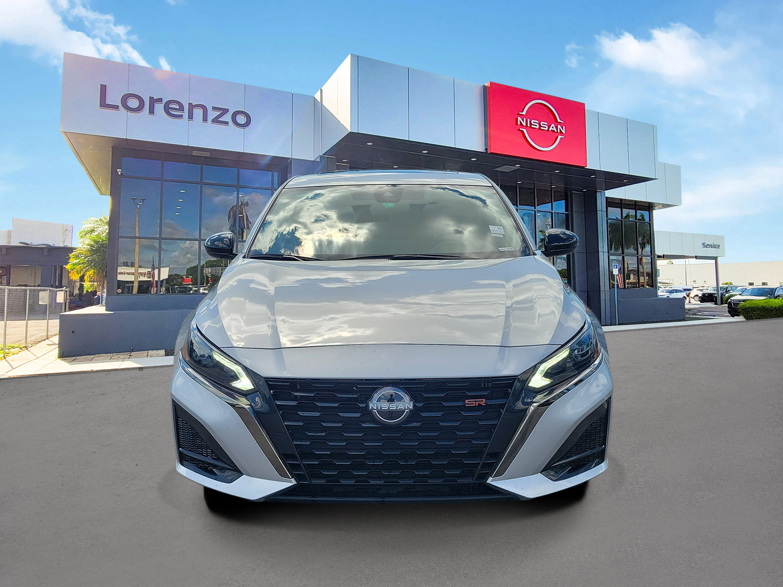 Used 2024 Nissan Altima 2.5 SR w/ SR Premium Package FWD image 2