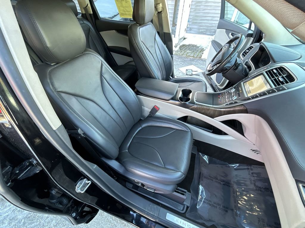 Used 2020 Lincoln Nautilus Reserve image 25