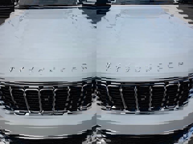 New 2025 Jeep Wagoneer L Series III w/ Premium Group I image 3