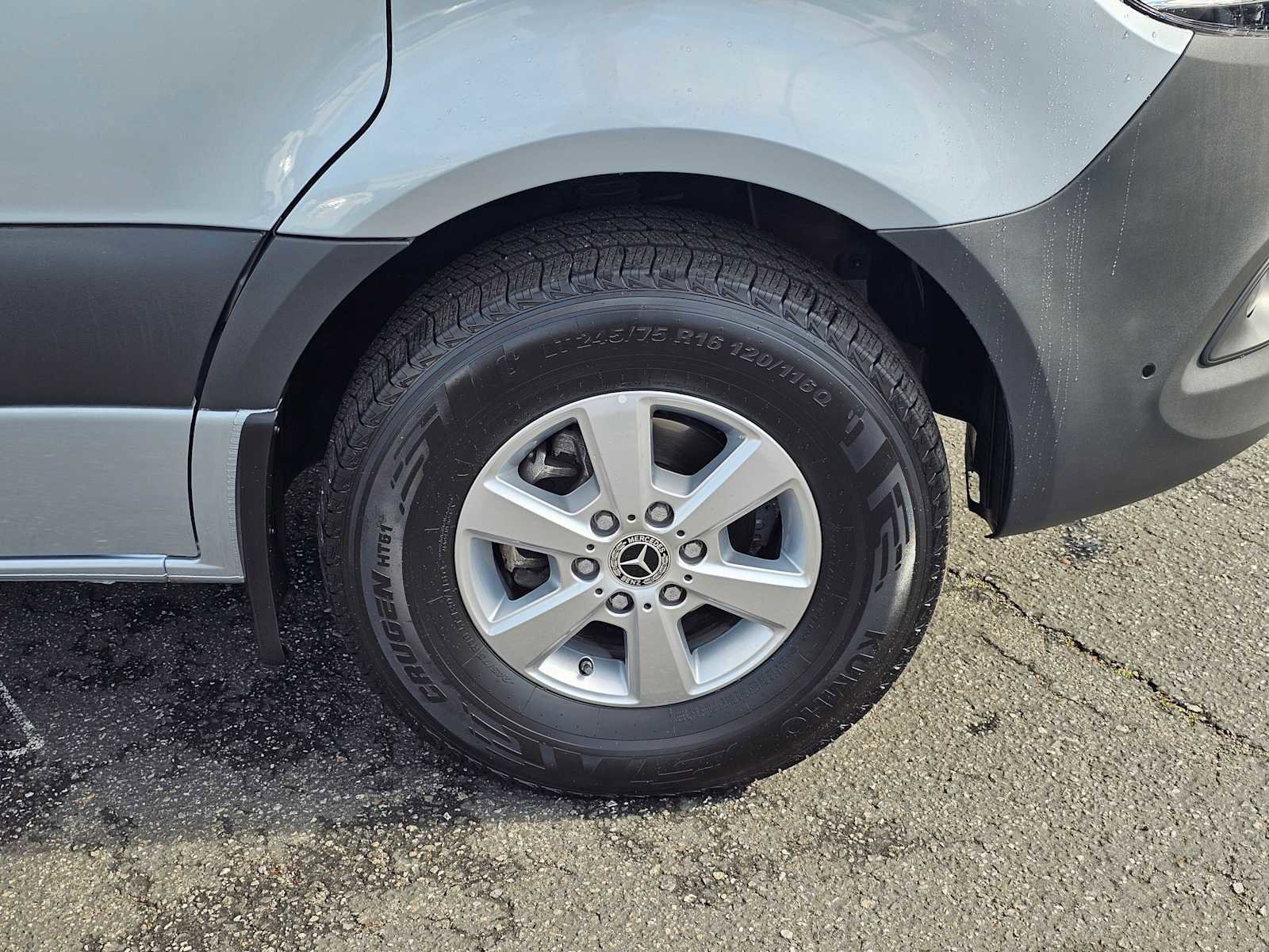 Used 2025 Mercedes-Benz Sprinter 2500 image 9