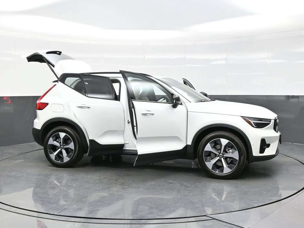 New 2026 Volvo XC40 B5 Plus w/ Protection Package Premier AWD/4WD image 31