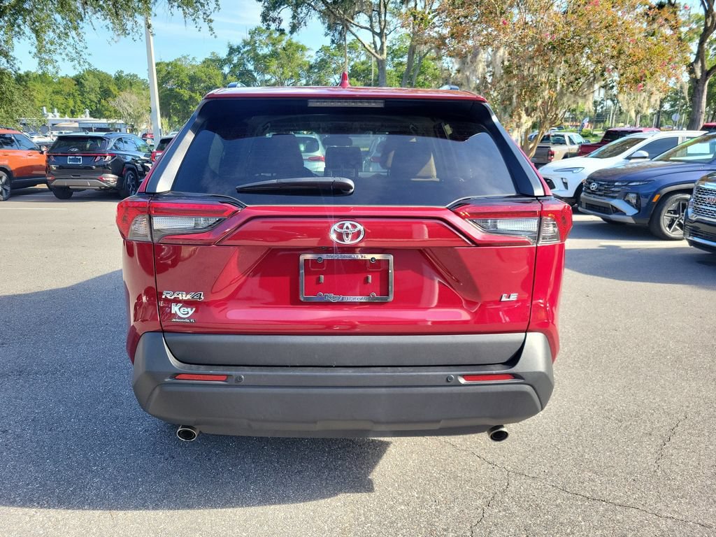 Used 2020 Toyota RAV4 LE FWD image 8