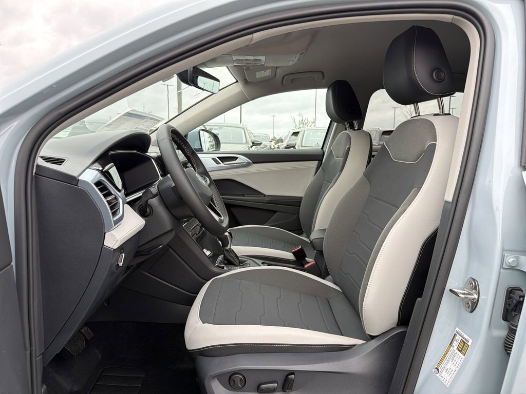 New 2026 Volkswagen Taos SE image 11