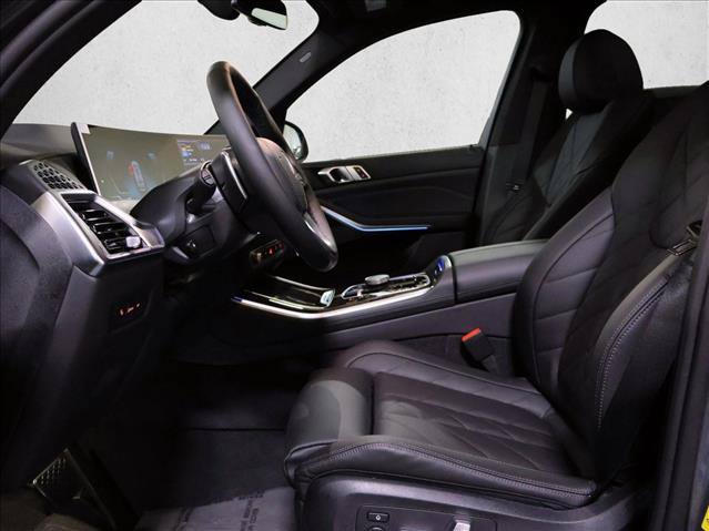 Used 2026 BMW X5 xDrive50e w/ Premium Package AWD/4WD image 4