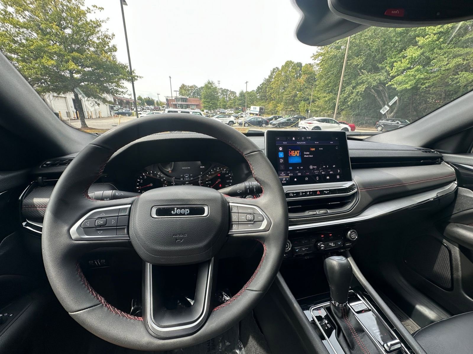 Used 2025 Jeep Compass Trailhawk image 33