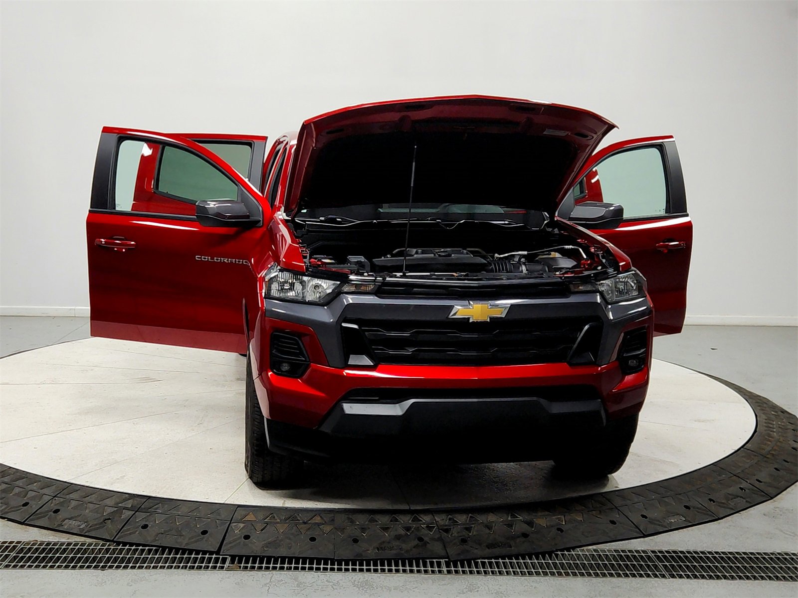 Used 2024 Chevrolet Colorado LT w/ LT Convenience Package II image 10