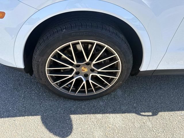 Used 2022 Porsche Cayenne AWD/4WD image 11