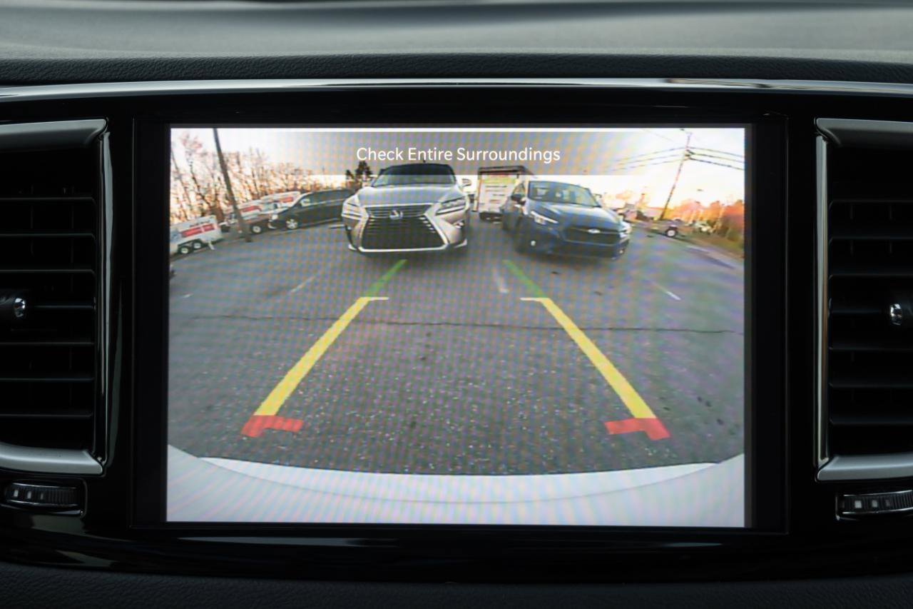 Used 2024 Chrysler Pacifica Touring-L image 32