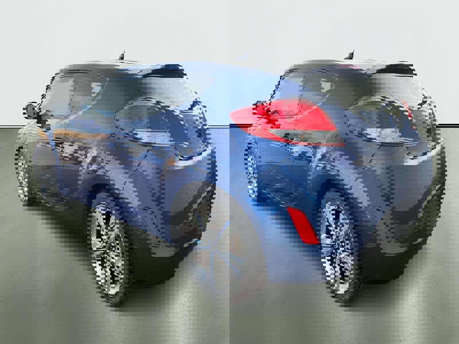 Used 2017 Hyundai Veloster Value Edition image 3