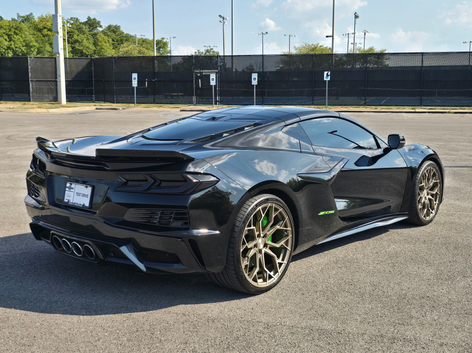 Used 2025 Chevrolet Corvette Z06 RWD image 3