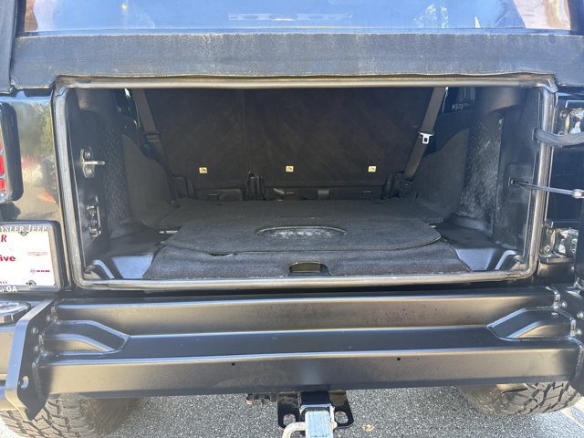 Used 2015 Jeep Wrangler Unlimited Sahara w/ Connectivity Group AWD/4WD image 17