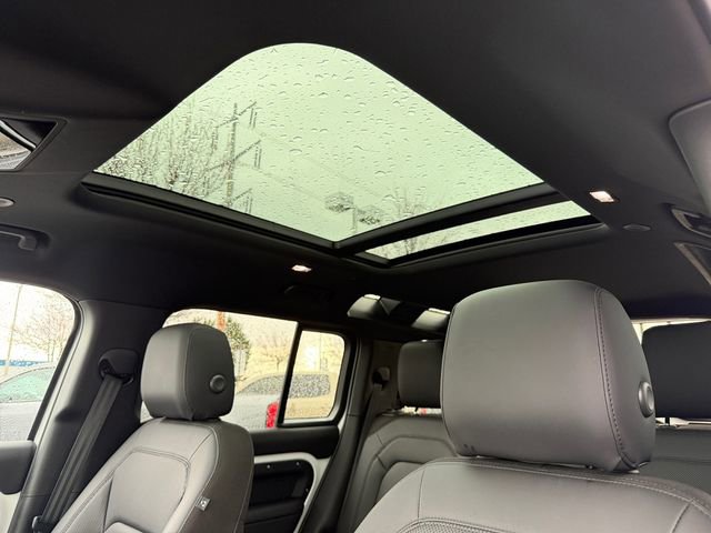 Used 2025 Land Rover Defender 110 S image 33