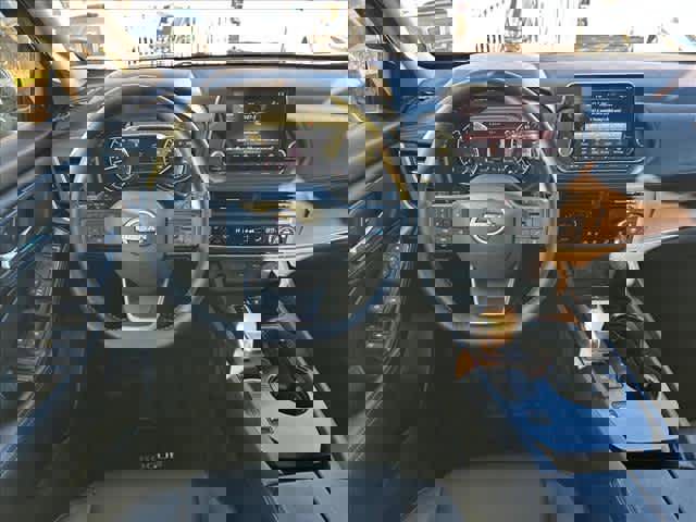 Used 2025 Nissan Rogue SV w/ SV Premium Package image 10