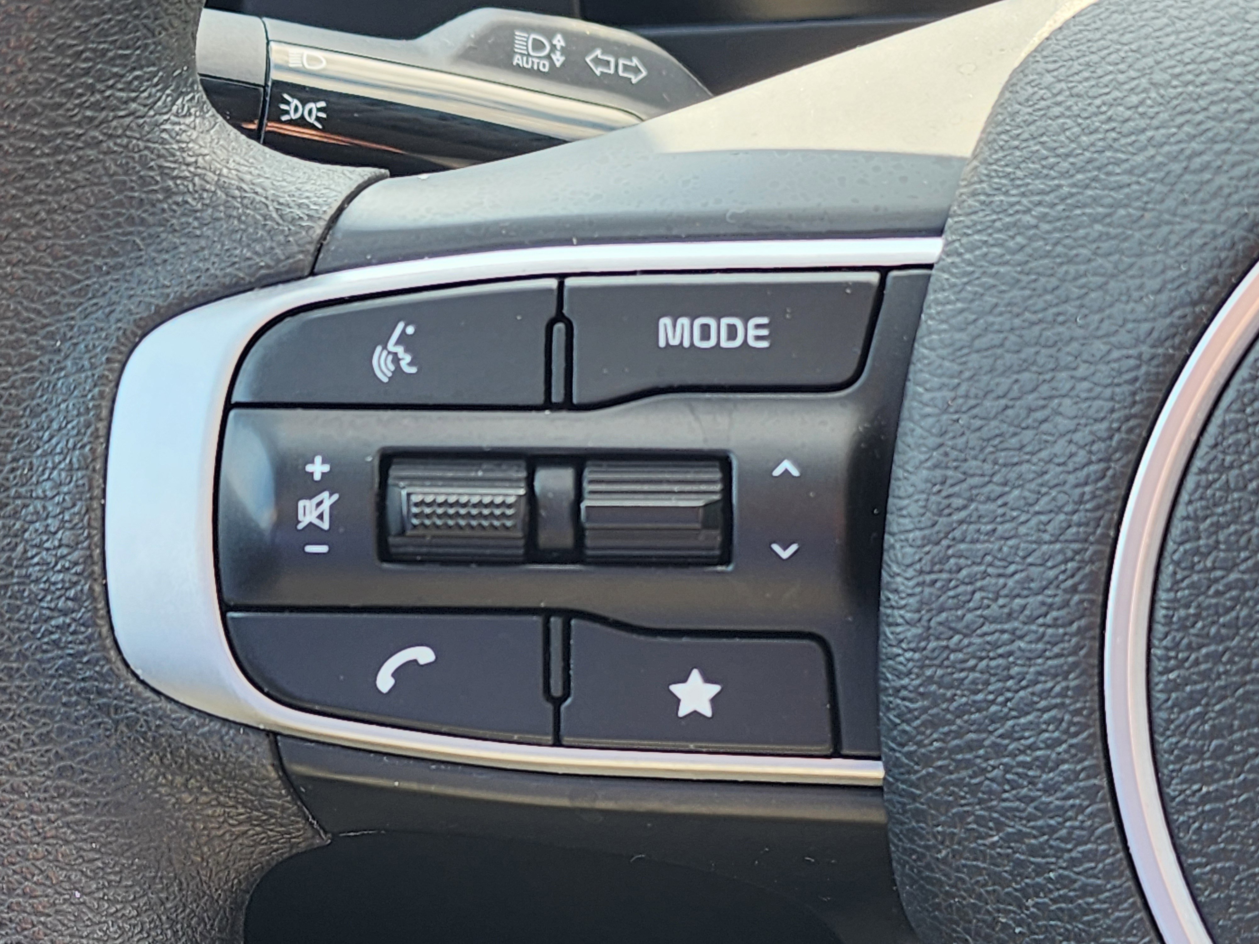 Used 2025 Kia Sportage LX FWD image 19