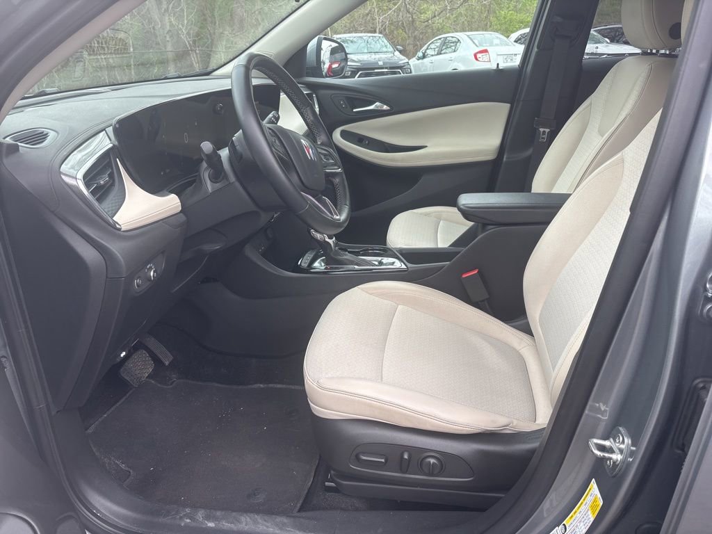 Used 2024 Buick Encore GX Preferred w/ Comfort Package AWD/4WD image 2
