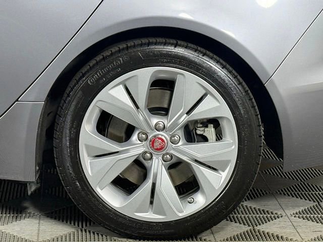 Used 2020 Jaguar XE S RWD image 14