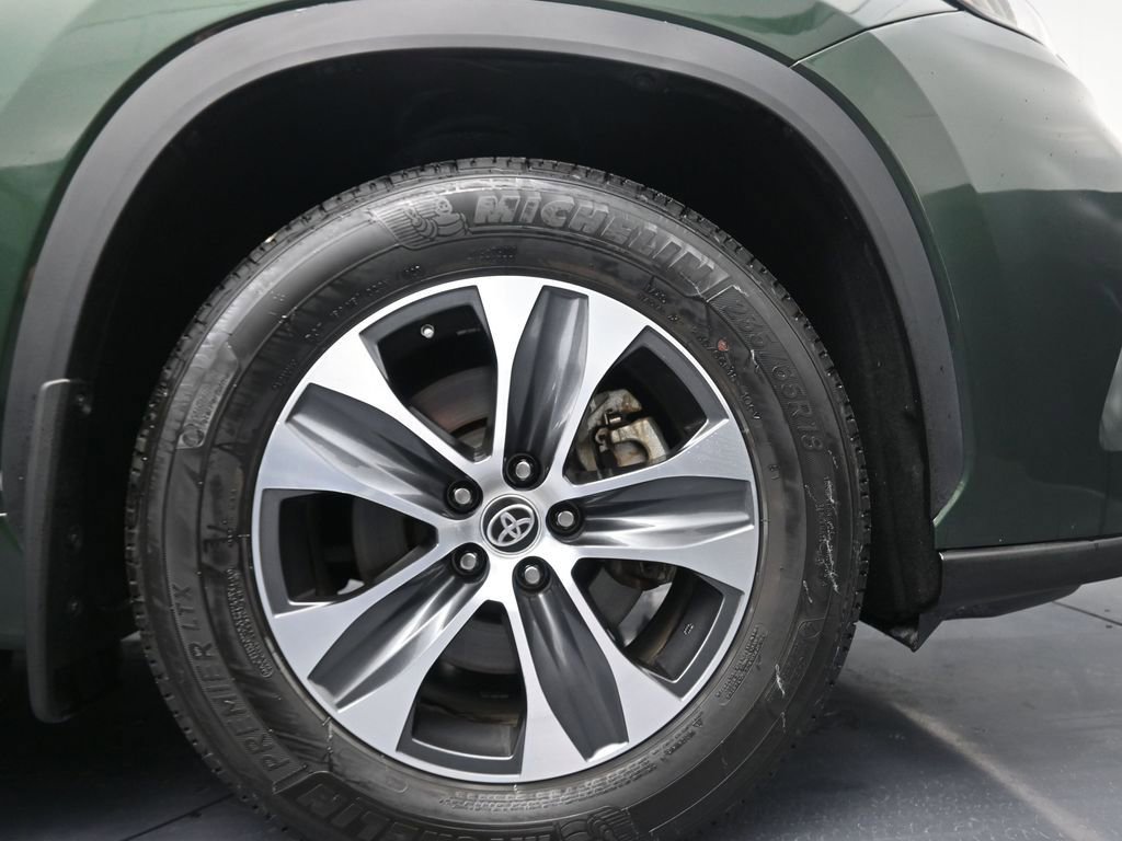 Used 2023 Toyota Highlander XLE image 5