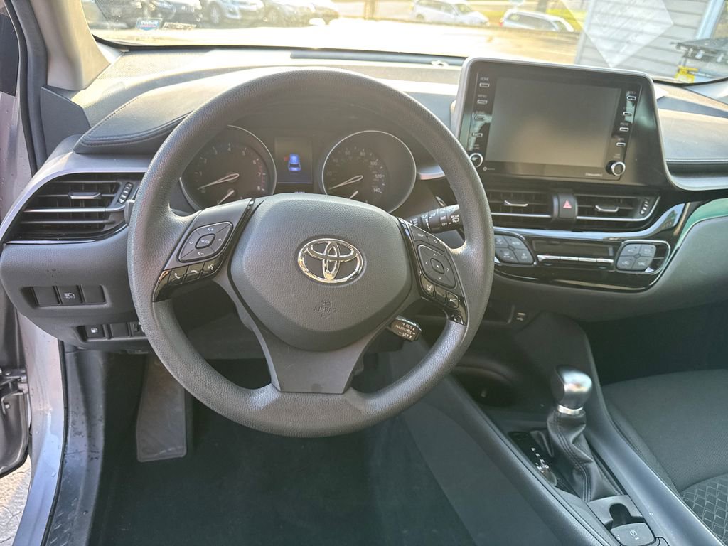 Used 2020 Toyota C-HR LE FWD image 17