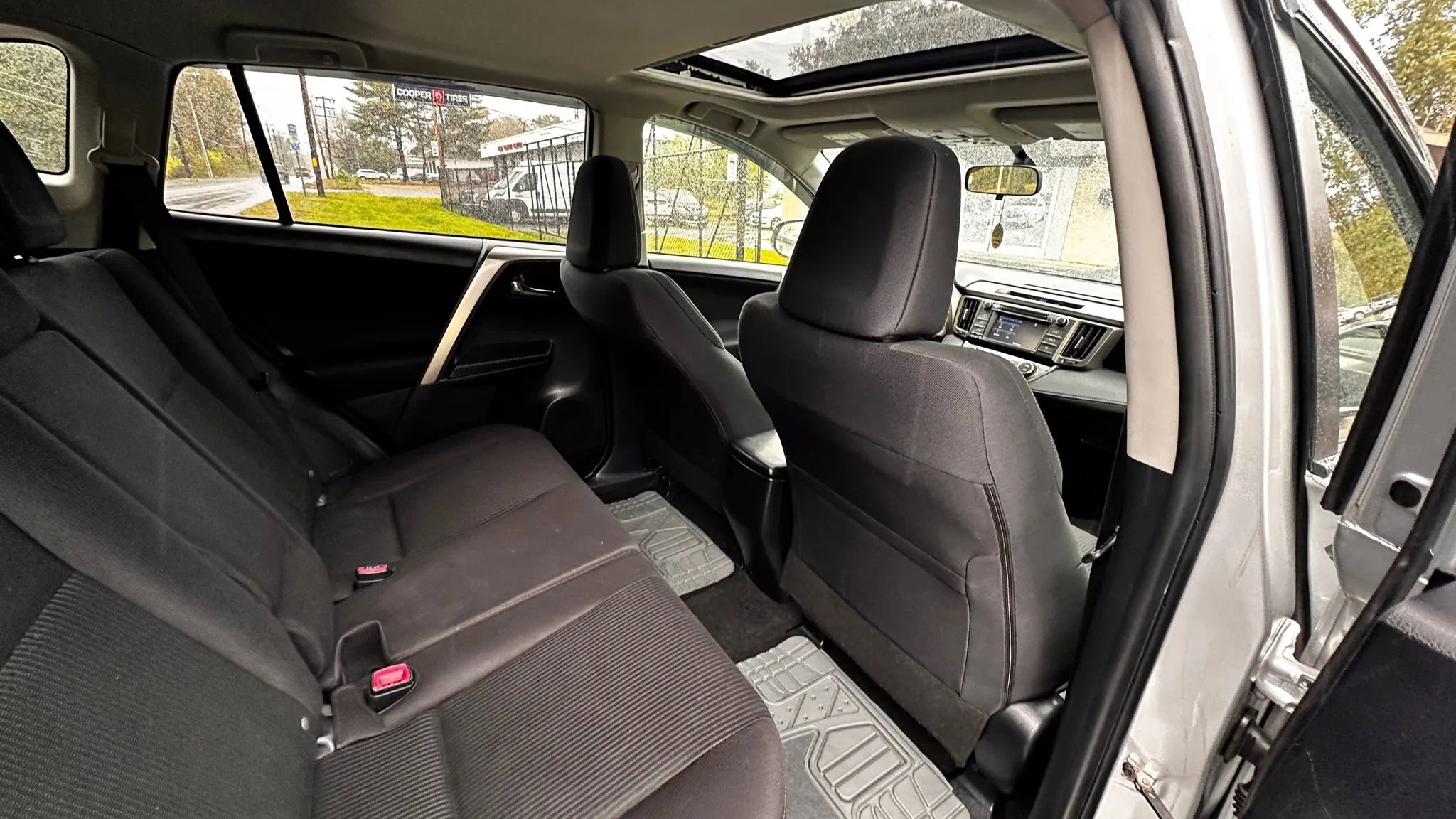 Used 2015 Toyota RAV4 XLE image 25