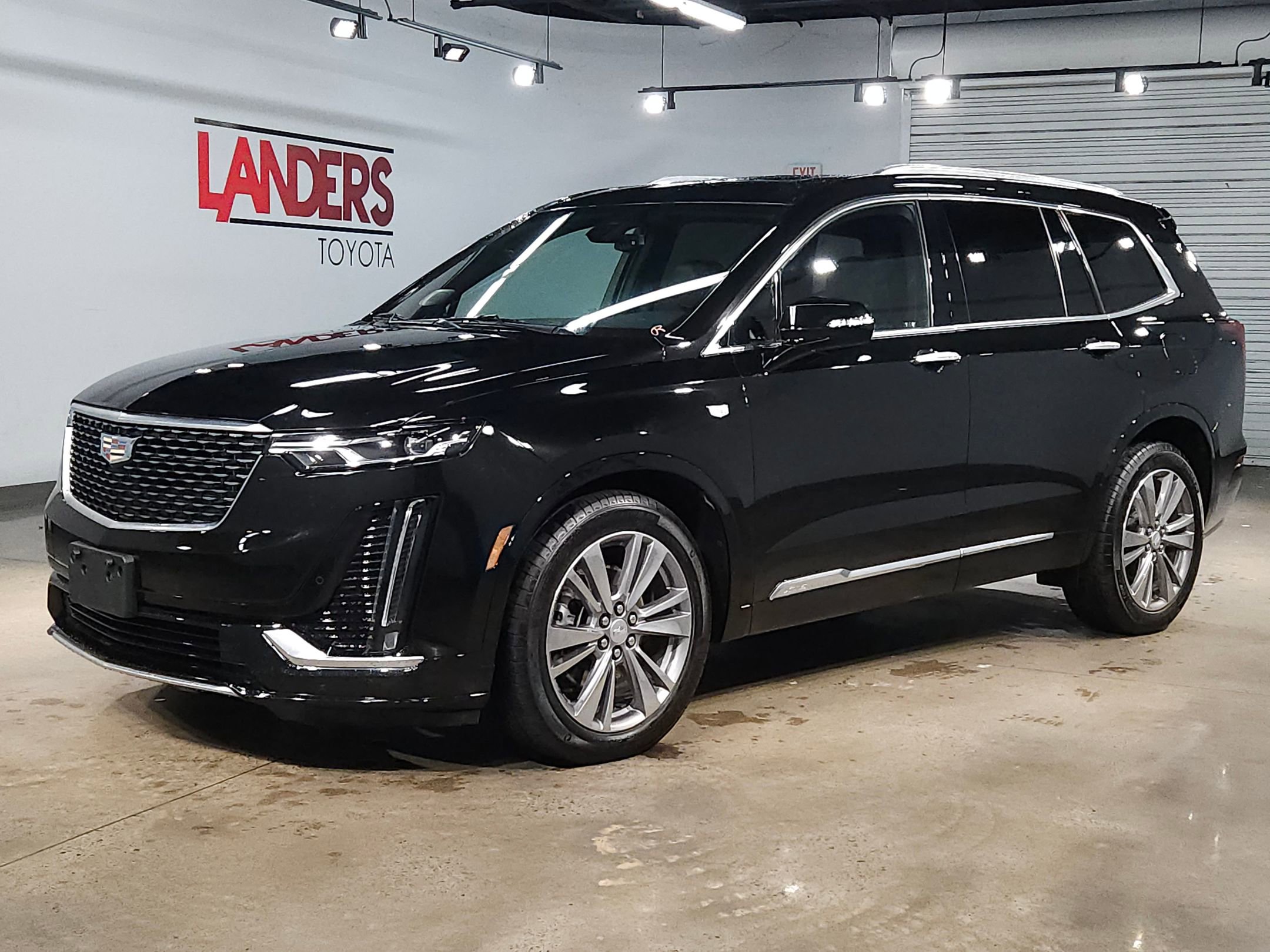 Used 2025 Cadillac XT6 Premium Luxury image 3