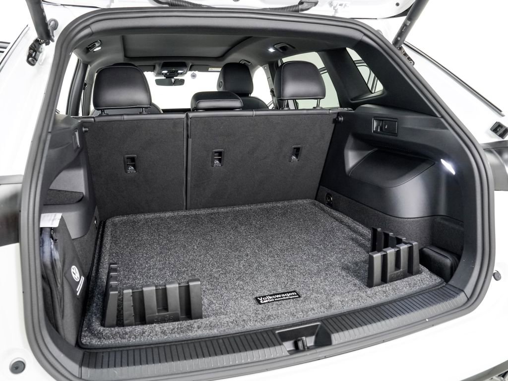 Used 2025 Volkswagen Tiguan SE R-Line AWD/4WD image 25