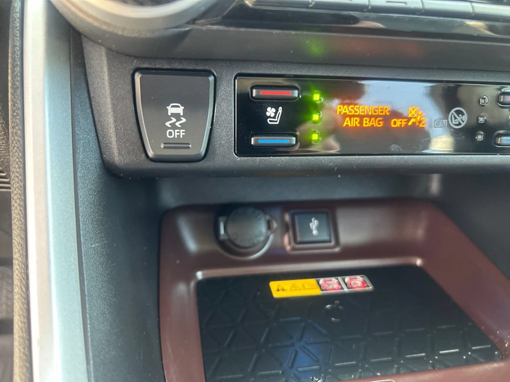 Certified 2022 Toyota RAV4 Limited AWD/4WD image 31