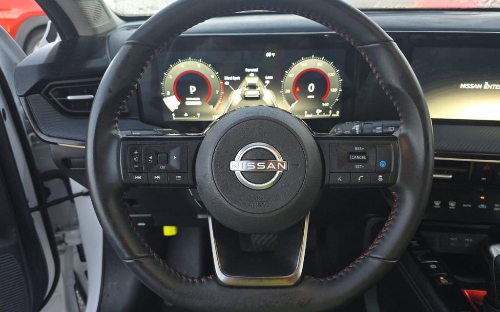 Used 2025 Nissan Kicks SR FWD image 9