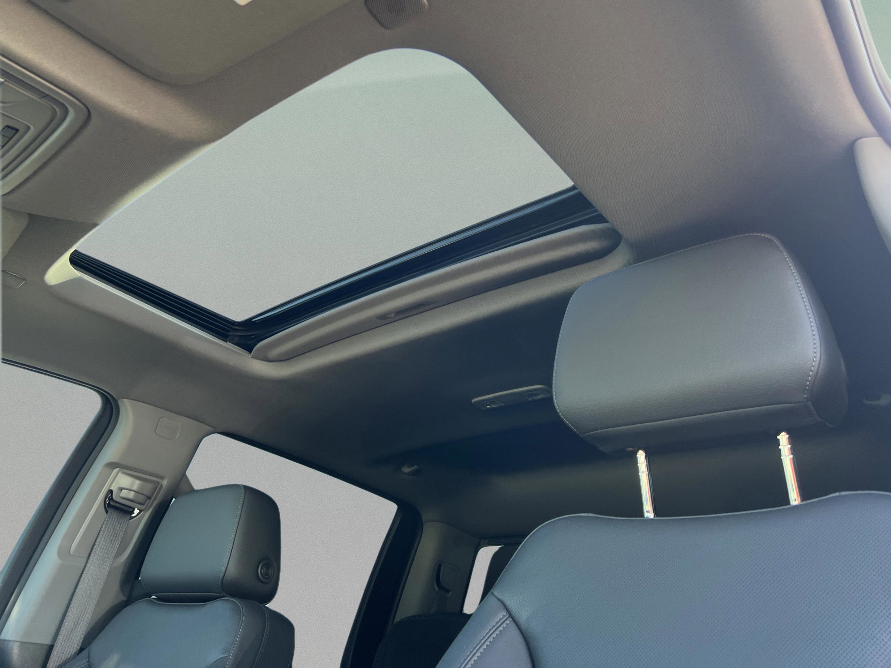 Used 2023 Chevrolet Silverado 2500 LTZ w/ LTZ Premium Package image 38