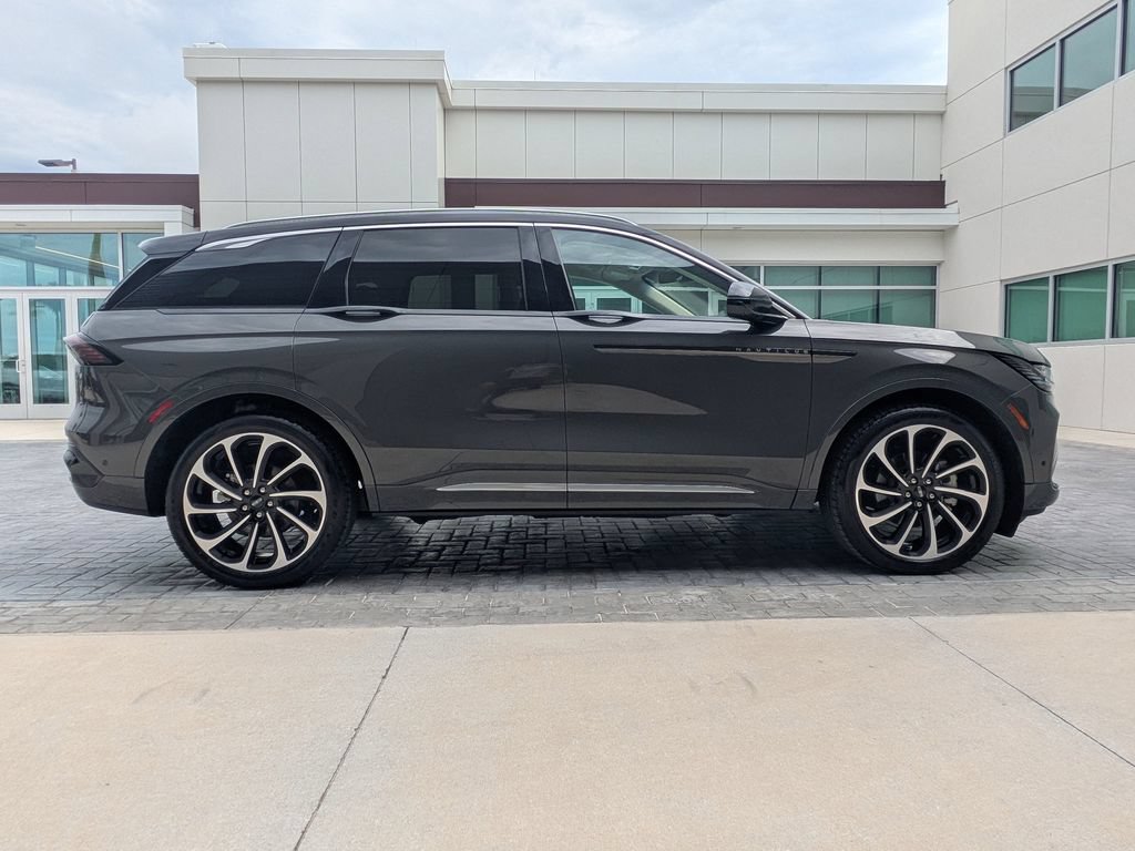 Certified 2024 Lincoln Nautilus Black Label AWD/4WD image 4
