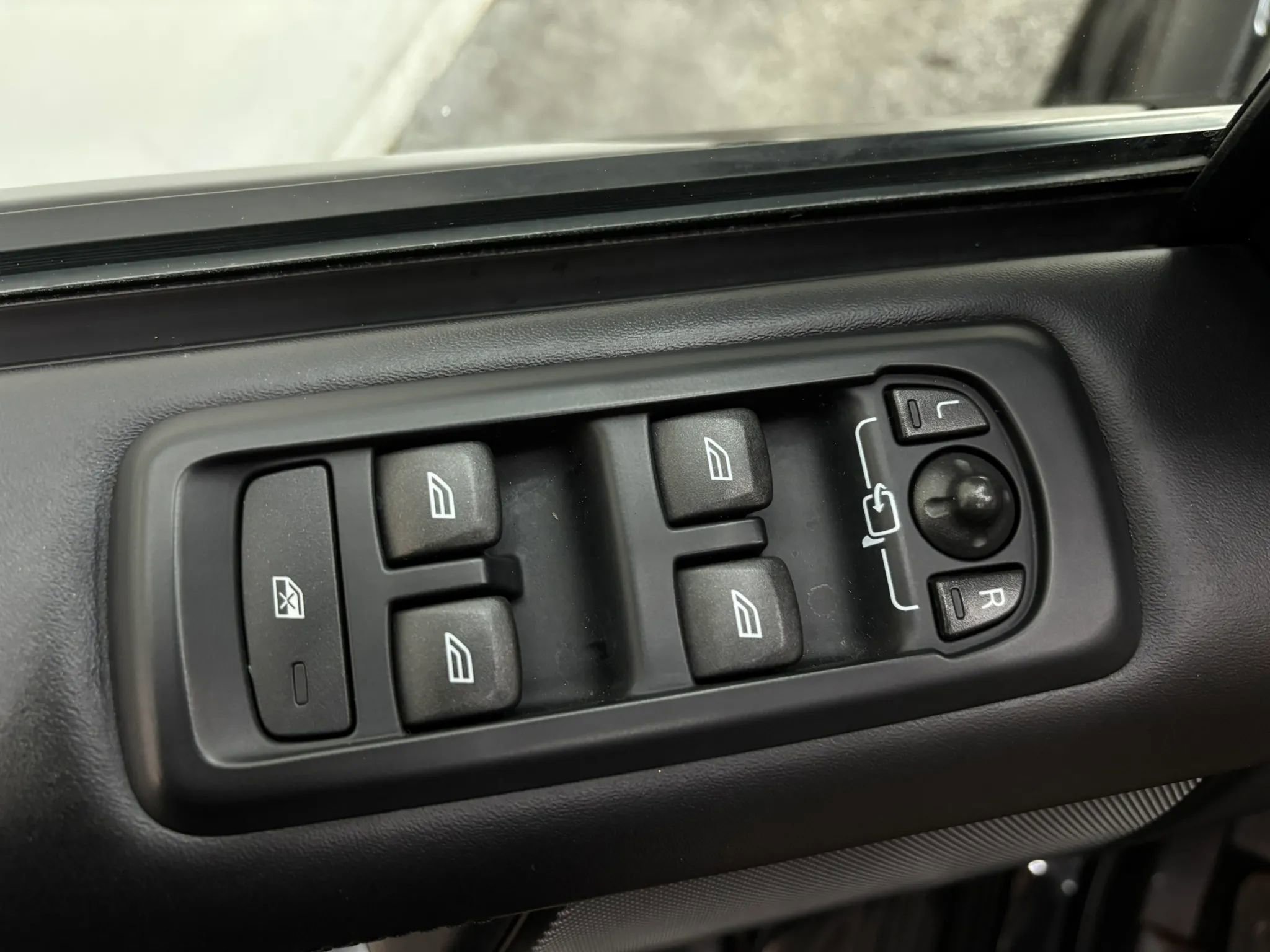 Used 2015 Land Rover LR4 HSE LUX AWD/4WD image 23