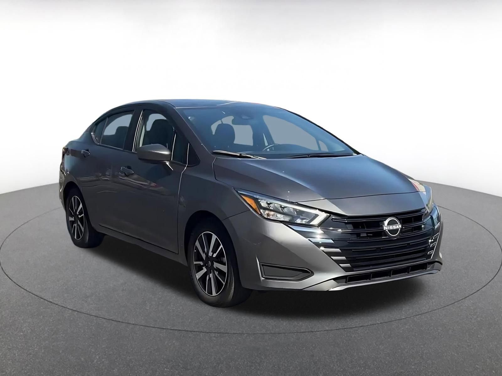 Used 2025 Nissan Versa SV image 3