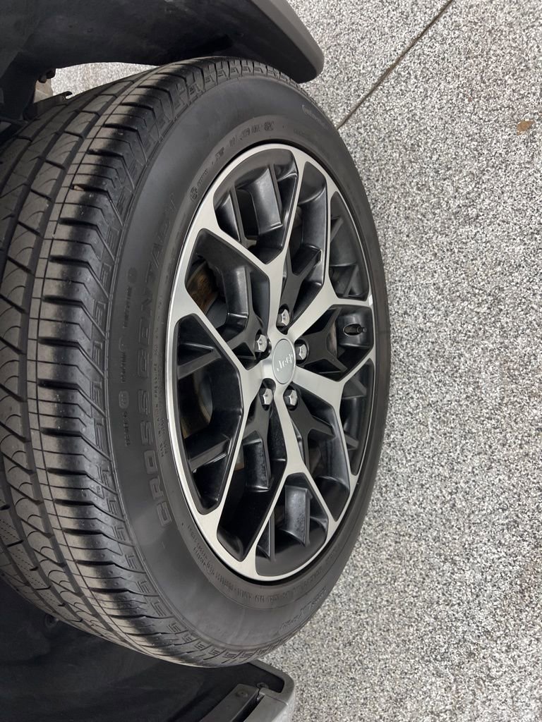 Used 2025 Jeep Grand Cherokee Summit image 8