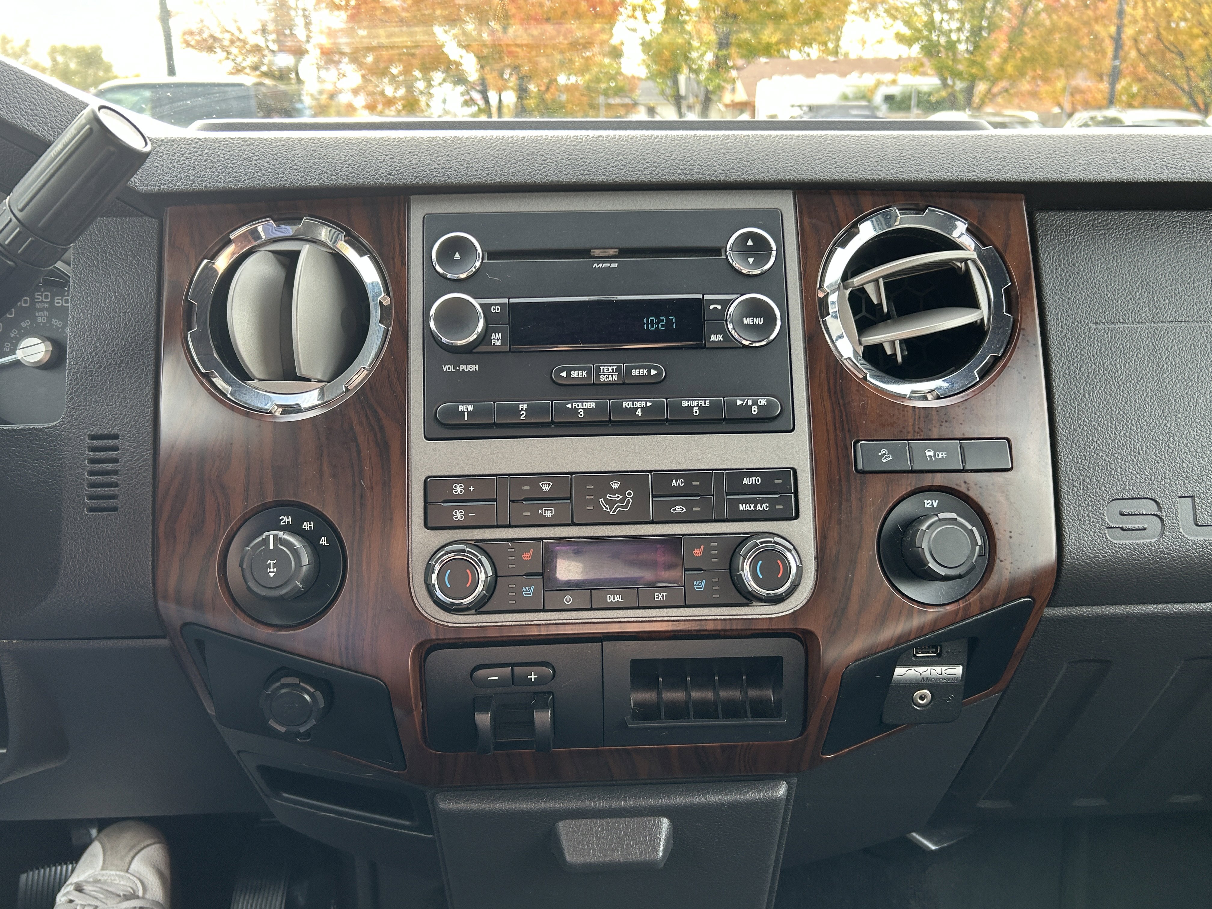 Used 2012 Ford F350 Lariat w/ Lariat Interior Pkg image 8
