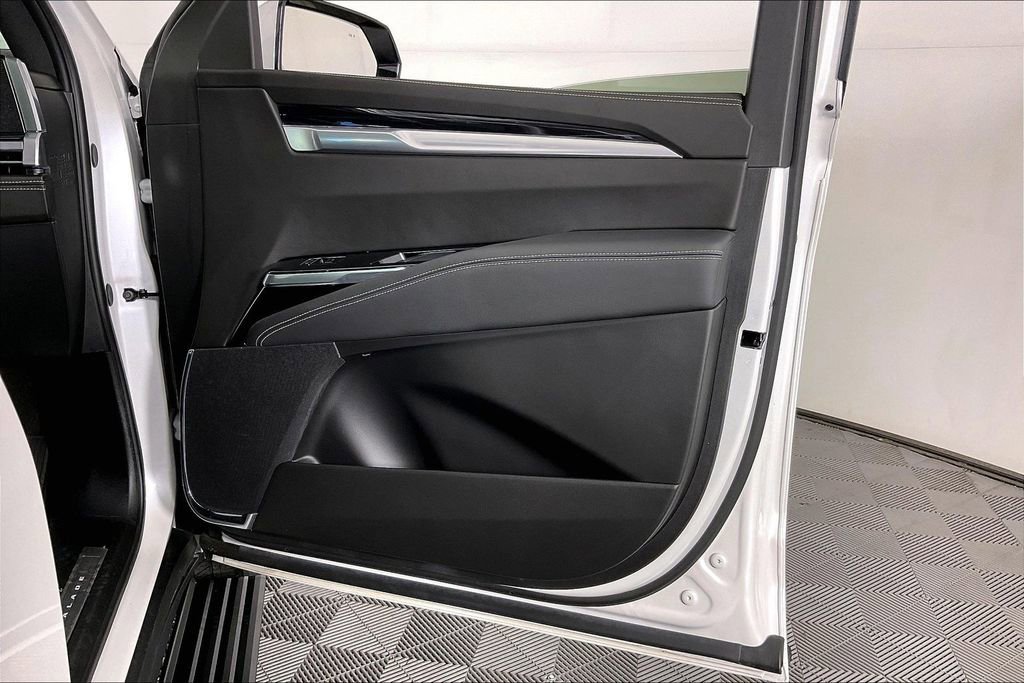 Used 2025 Cadillac Escalade Sport w/ Touring Package image 26